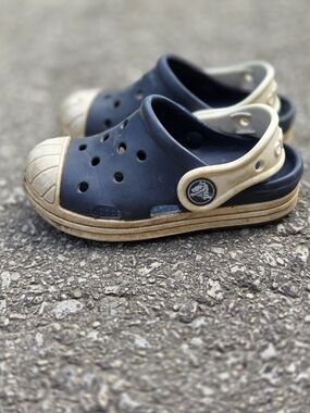 CROCS Navy and Cream Kids Clog-Sandals